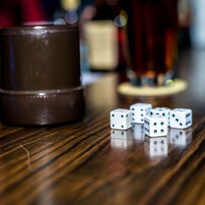 Bar dice.