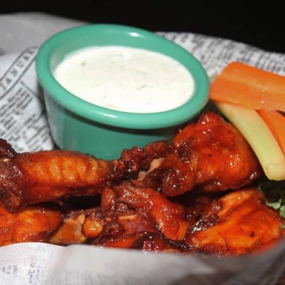 Buffalo Wings with veggies and dip
