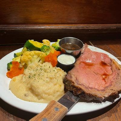 Steak and mashed potatoes