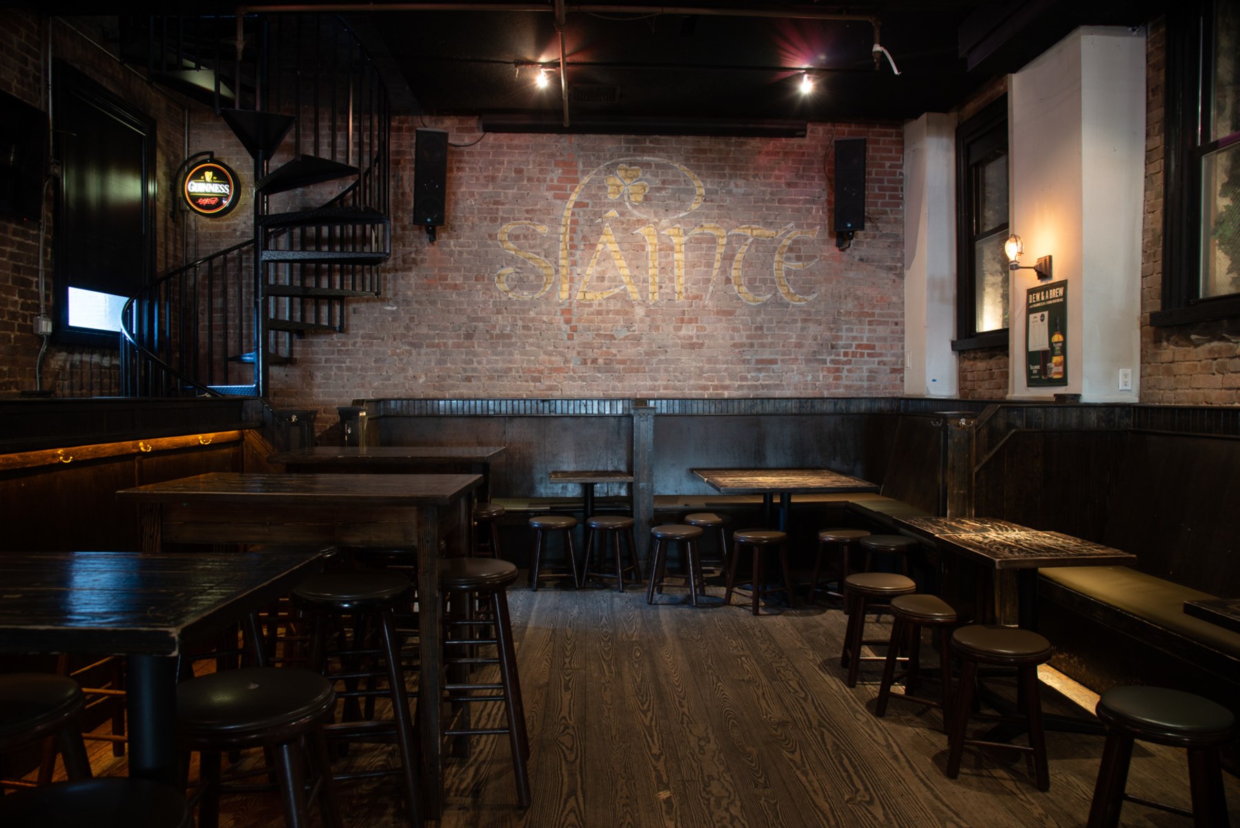 Sláinte Bar & Lounge